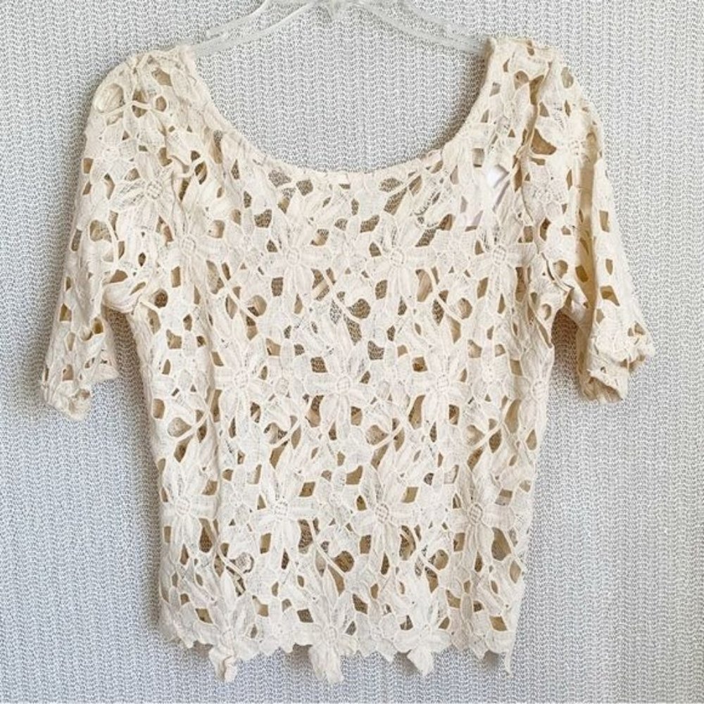 CLOSEOUT🔥 Angela Fashion Crochet Plunging Back Top Neutral Cream Short Sleeve